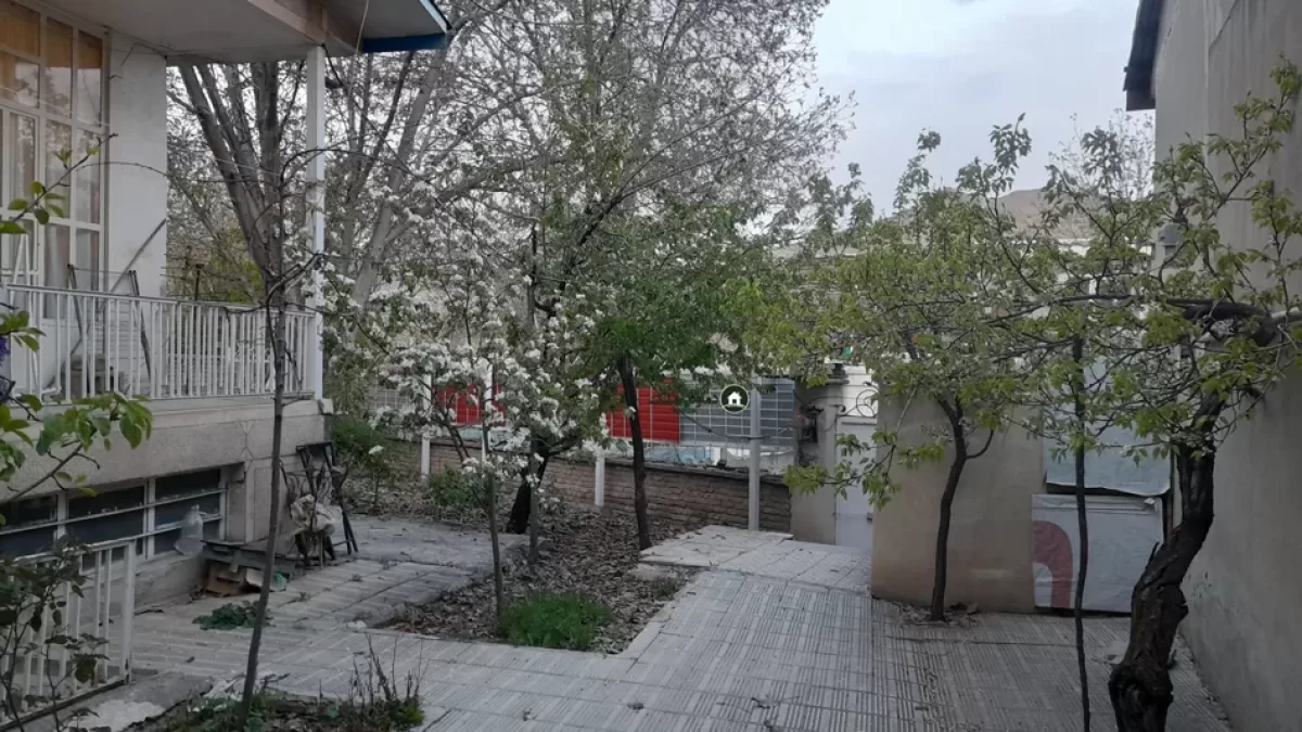 باغچه دربستی خیابان مطهری دماوند